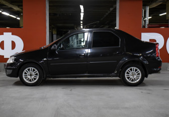 Подержанный автомобиль Renault Logan Sedan 2011 года (8 фото)