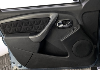 Подержанный автомобиль Renault Duster 2015 года (19 фото)