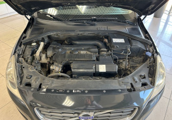 Подержанный автомобиль Volvo S60 2011 года (24 фото)