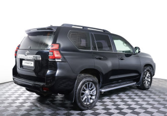 Подержанный автомобиль Toyota Land Cruiser Prado 2017 года (5 фото)