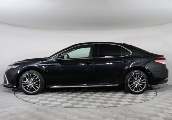 Подержанный автомобиль Toyota Camry Sedan 2024 года (8 фото)