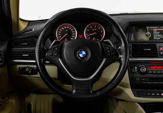 Подержанный автомобиль BMW X6 2014 года (11 фото)