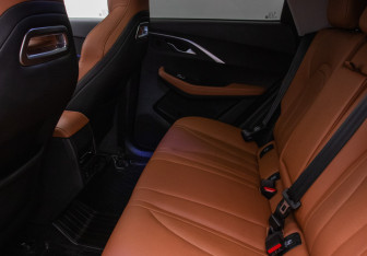 Подержанный автомобиль Omoda C5 2023 года (11 фото)