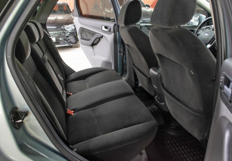 Подержанный автомобиль Ford Focus Sedan 2009 года (12 фото)