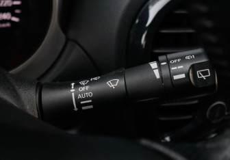 Подержанный автомобиль Nissan Juke 2012 года (17 фото)