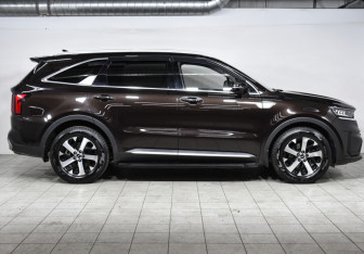 Подержанный автомобиль Kia Sorento 2023 года (4 фото)