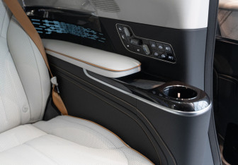 Новый Zeekr 009 2024 (42 фото)