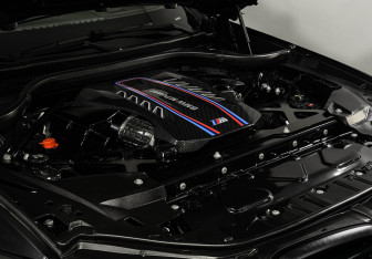 Подержанный автомобиль BMW X6 M 2024 года (27 фото)