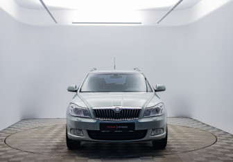 Подержанный автомобиль Skoda Octavia Wagon 2009 года (2 фото)