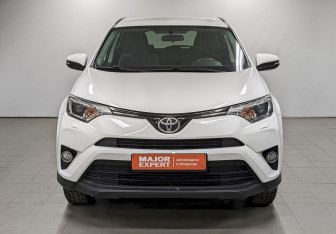 Подержанный автомобиль Toyota RAV4 2017 года (2 фото)