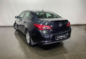 Подержанный автомобиль Opel Astra Sedan 2012 года (6 фото)