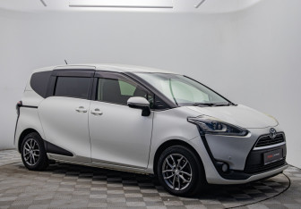 Подержанный автомобиль Toyota Sienta 2017 года (7 фото)