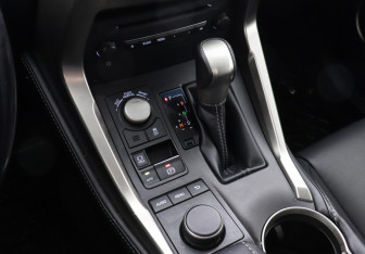 Подержанный автомобиль Lexus NX 2015 года (15 фото)