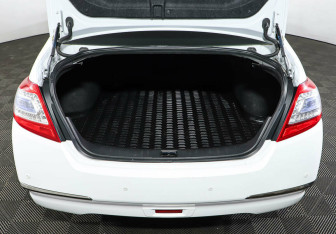 Подержанный автомобиль Nissan Teana 2013 года (24 фото)