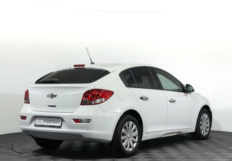 Подержанный автомобиль Chevrolet Cruze Hatchback 2014 года (5 фото)