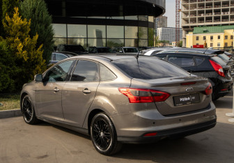 Подержанный автомобиль Ford Focus Sedan 2012 года (5 фото)