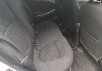 Подержанный автомобиль Hyundai Solaris Hatchback 2014 года (10 фото)