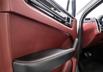 Подержанный автомобиль Porsche Cayenne 2018 года (37 фото)