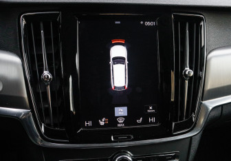 Подержанный автомобиль Volvo V90 2020 года (18 фото)