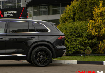 Подержанный автомобиль Geely Monjaro 2023 года (22 фото)