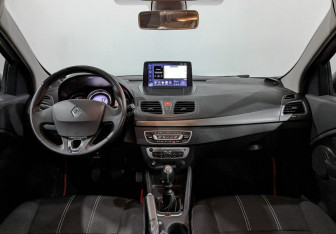 Подержанный автомобиль Renault Fluence 2014 года (14 фото)
