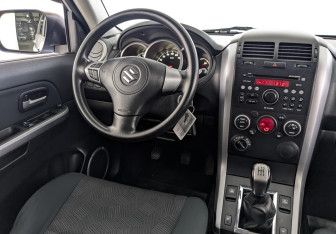 Подержанный автомобиль Suzuki Grand Vitara 2014 года (25 фото)