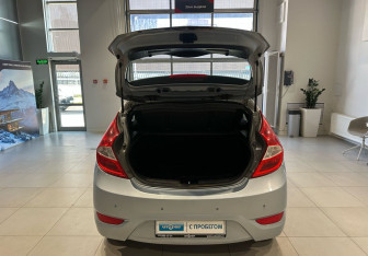 Подержанный автомобиль Hyundai Solaris Hatchback 2012 года (7 фото)