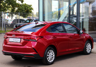 Подержанный автомобиль Hyundai Solaris Sedan 2021 года (4 фото)