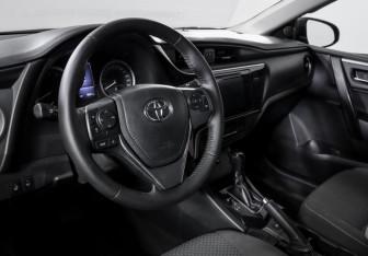 Подержанный автомобиль Toyota Corolla Sedan 2017 года (14 фото)