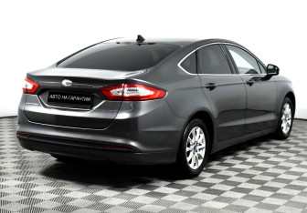 Подержанный автомобиль Ford Mondeo Sedan 2018 года (5 фото)