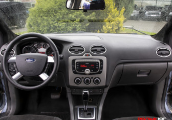 Подержанный автомобиль Ford Focus Sedan 2006 года (11 фото)