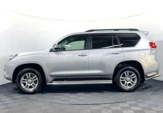 Подержанный автомобиль Toyota Land Cruiser Prado 2012 года (8 фото)