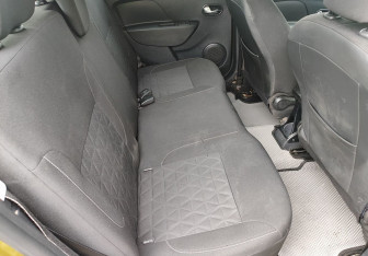 Подержанный автомобиль Renault Sandero 2017 года (10 фото)