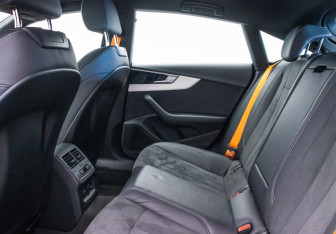 Подержанный автомобиль Audi A5 Liftback 2022 года (11 фото)