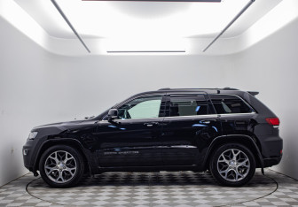 Подержанный автомобиль Jeep Grand Cherokee 2021 года (8 фото)
