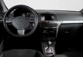 Подержанный автомобиль Opel Astra Hatchback 2006 года (11 фото)