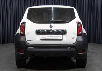 Подержанный автомобиль Renault Duster 2016 года (5 фото)