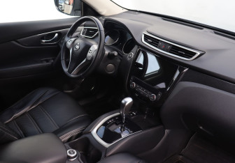 Подержанный автомобиль Nissan X-Trail 2016 года (10 фото)