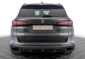 Подержанный автомобиль BMW X5 2022 года (6 фото)