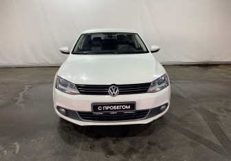 Подержанный автомобиль Volkswagen Jetta Sedan 2012 года (2 фото)