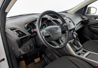 Подержанный автомобиль Ford Kuga 2017 года (16 фото)