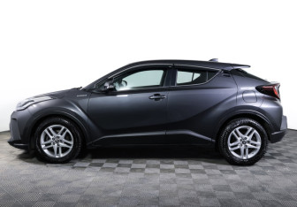 Подержанный автомобиль Toyota C-HR 2020 года (8 фото)