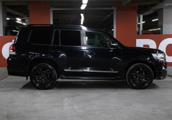 Подержанный автомобиль Toyota Land Cruiser Suv 2016 года (4 фото)