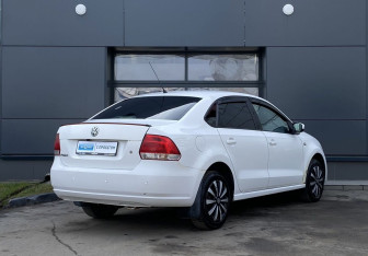 Подержанный автомобиль Volkswagen Polo Sedan 2012 года (5 фото)