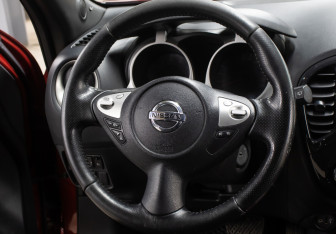 Подержанный автомобиль Nissan Juke 2013 года (17 фото)