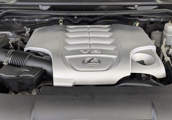 Подержанный автомобиль Lexus LX 2018 года (9 фото)