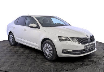 Подержанный автомобиль Skoda Octavia Liftback 2020 года (3 фото)