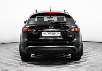 Подержанный автомобиль Infiniti FX 2011 года (6 фото)