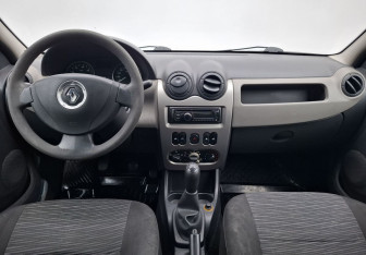 Подержанный автомобиль Renault Logan Sedan 2011 года (12 фото)