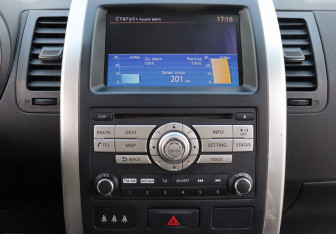 Подержанный автомобиль Nissan X-Trail 2012 года (21 фото)